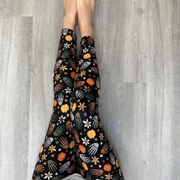 LuLaRoe Halloween Hand Skeleton Pumpkin Leggings Black TC2 Plus Size 20-24 - Picture 3 of 4